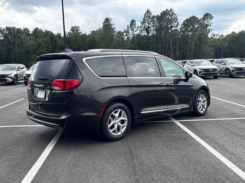 Used 2017 Chrysler Pacifica Touring-L Plus w/ Advanced Safetytec Group FWD image 34