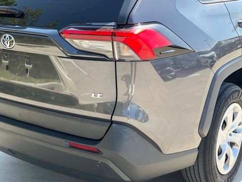 Used 2022 Toyota RAV4 LE FWD image 13