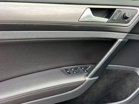 Used 2017 Volkswagen Golf Wolfsburg Edition image 12