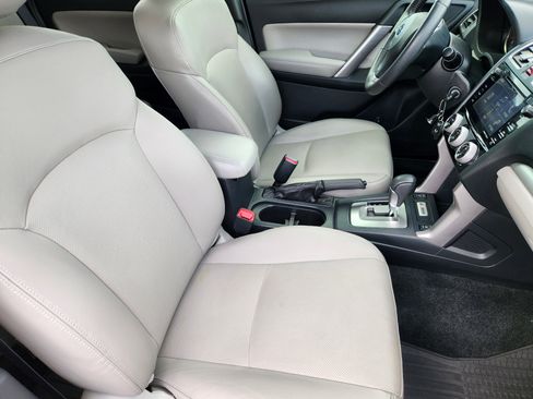 Used 2016 Subaru Forester 2.5i Limited AWD/4WD image 11