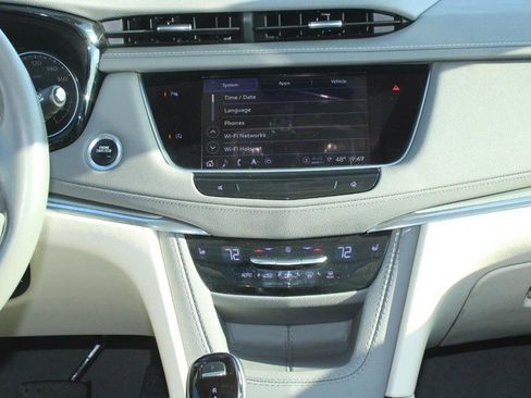 Used 2023 Cadillac XT5 Premium Luxury image 15