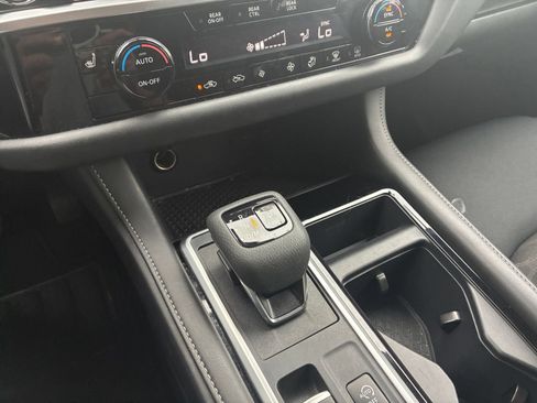 Used 2025 Nissan Pathfinder SV AWD/4WD image 37