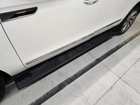 Used 2023 Lincoln Navigator L Reserve AWD/4WD image 13
