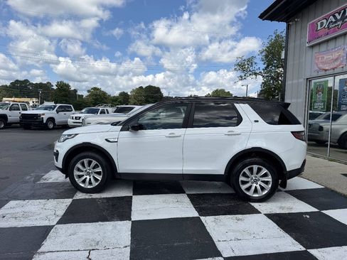 Used 2017 Land Rover Discovery Sport SE AWD/4WD image 8