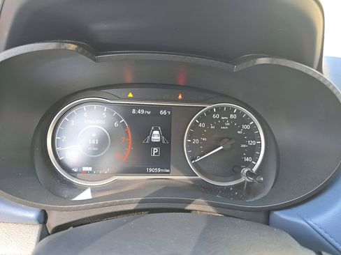 Used 2025 Nissan Versa SV image 10