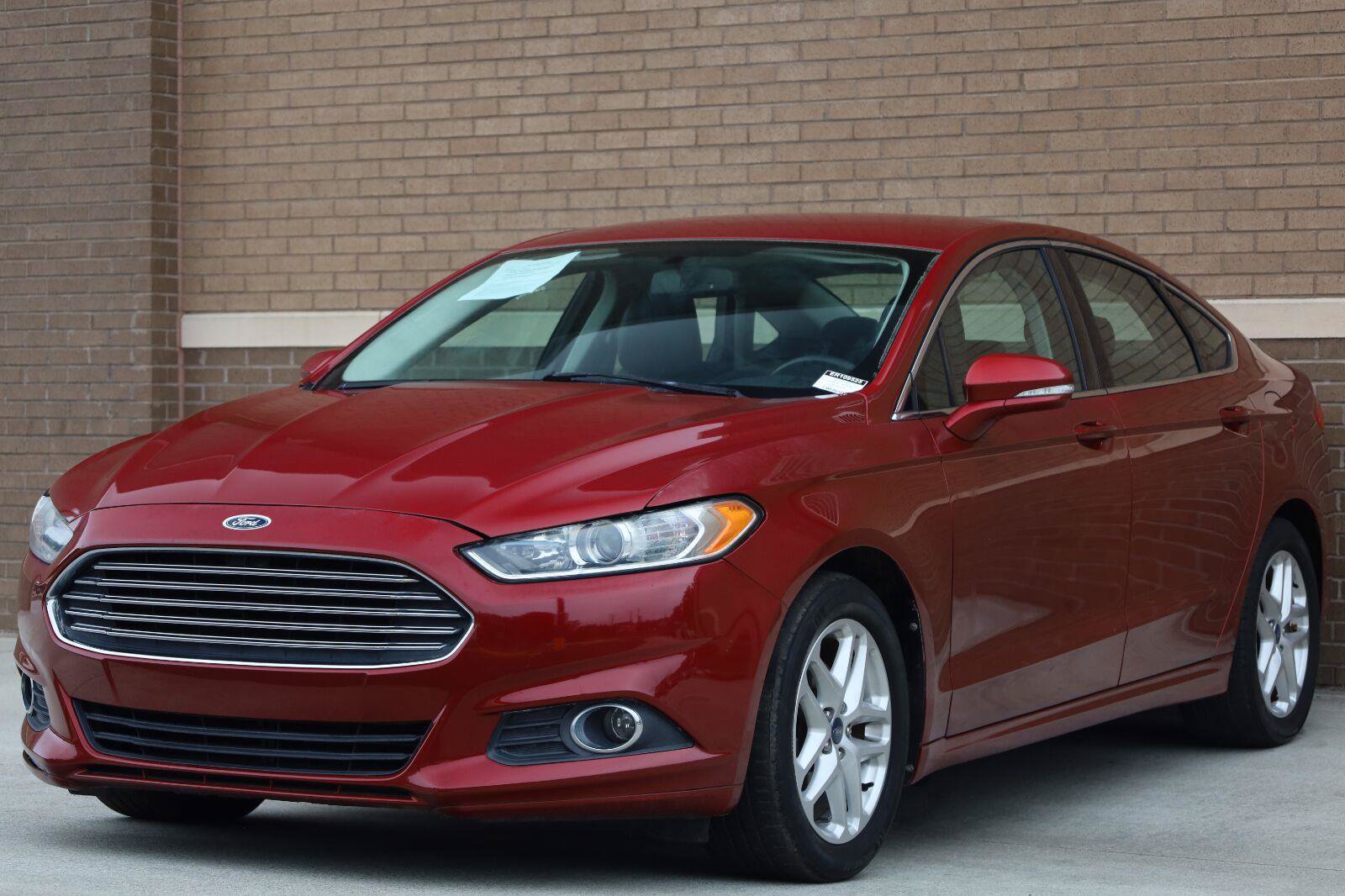 Used 2014 Ford Fusion SE w/ Equipment Group 202A FWD image 5