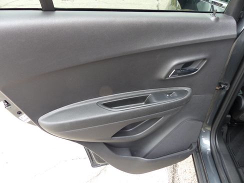 Used 2020 Chevrolet Trax LT image 23