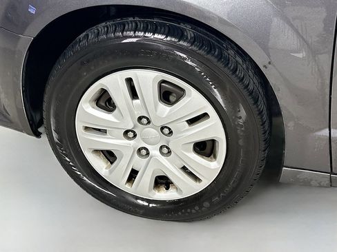 Used 2018 Dodge Grand Caravan SE w/ UConnect Hands-Free Group FWD image 30