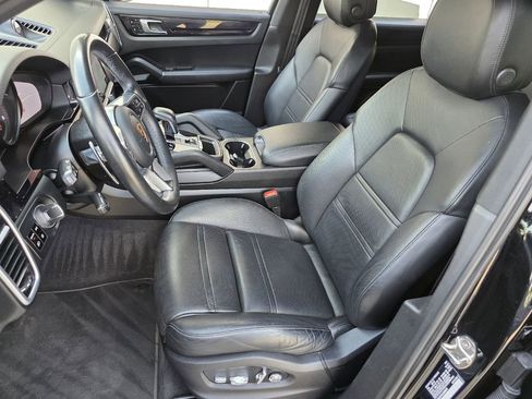 Used 2020 Porsche Cayenne image 11