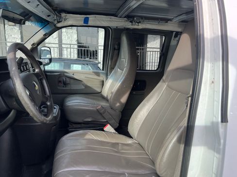 Used 2010 Chevrolet Express 3500 LS image 10