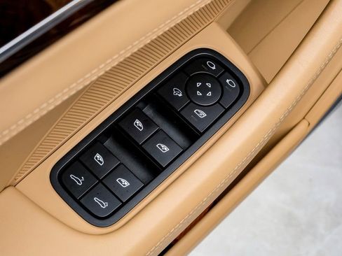 Used 2022 Porsche Panamera Turbo S AWD/4WD image 36