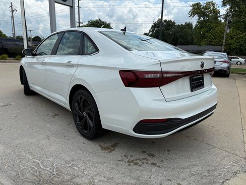 New 2025 Volkswagen Jetta SE image 4