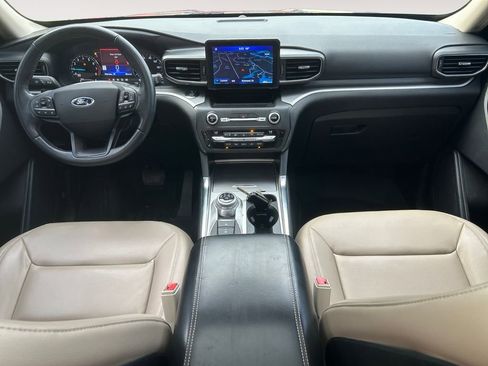 Used 2020 Ford Explorer XLT w/ Equipment Group 202A image 10