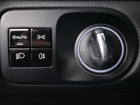 Used 2020 Porsche Cayenne image 24