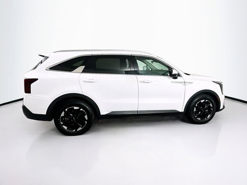 Used 2024 Kia Sorento S image 10