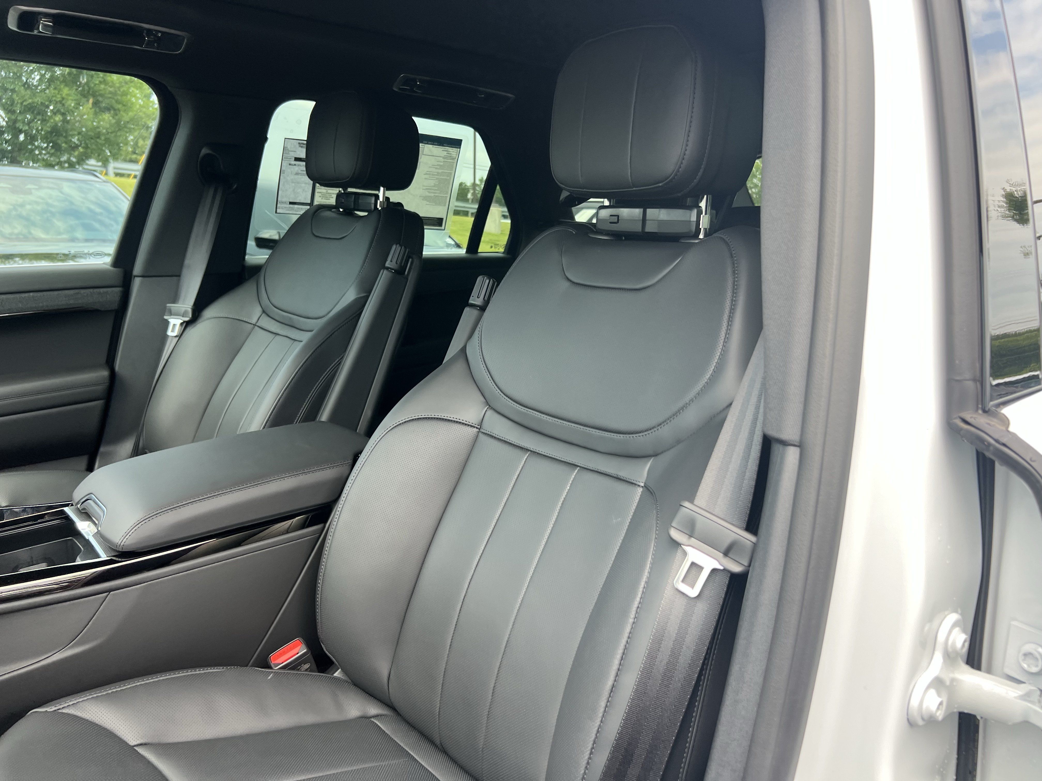 New 2026 Land Rover Range Rover Sport Dynamic SE AWD/4WD image 17