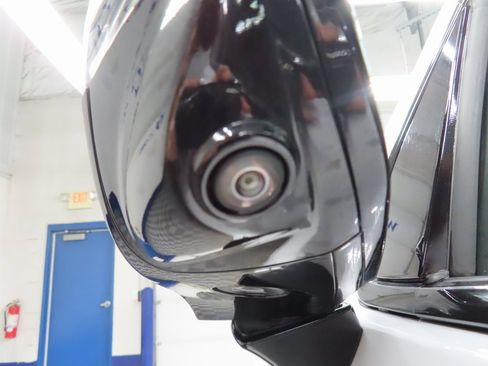 Used 2024 GMC Yukon AT4 image 47