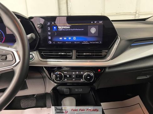Used 2025 Chevrolet Trax LT w/ LT Convenience Package FWD image 41