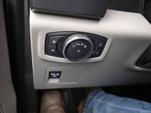 Used 2018 Ford F150 XLT image 12