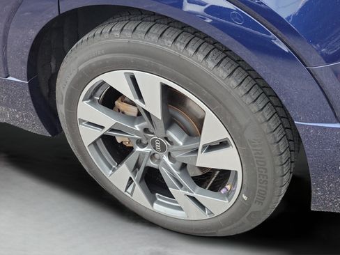 Used 2022 Audi e-tron Premium AWD/4WD image 30