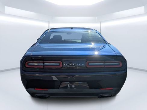 Used 2015 Dodge Challenger SXT RWD image 4