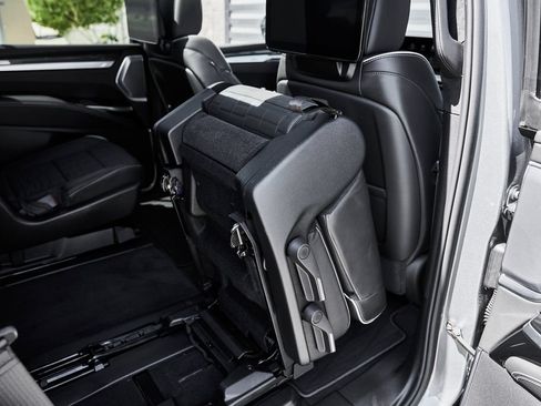 Used 2026 Cadillac Escalade V w/ LPO, ONYX Package AWD/4WD image 48