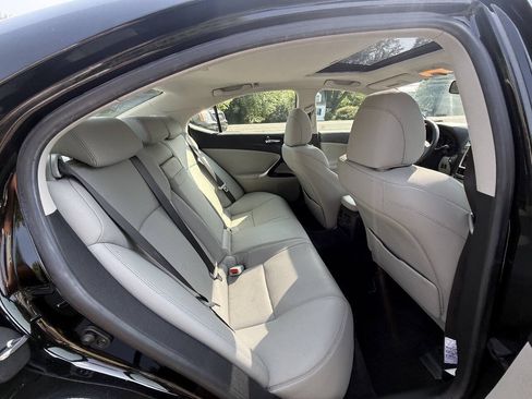 Used 2006 Lexus IS 250 w/ Premium Pkg RWD image 16