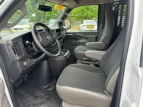 Used 2025 GMC Savana 2500 w/ Driver Convenience Package RWD image 20