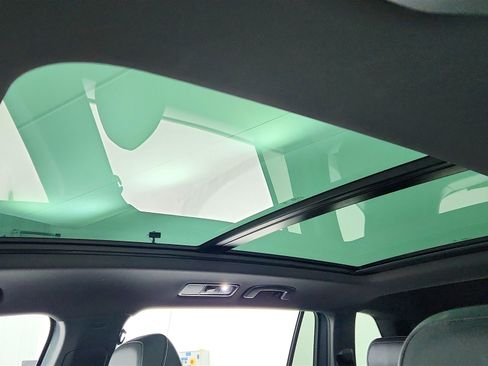 Used 2023 Volkswagen Tiguan SE R-Line image 33