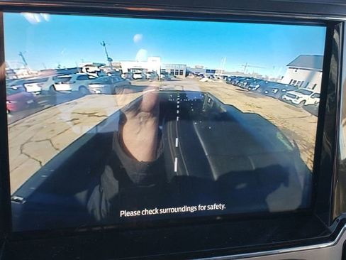 Used 2022 Ford F250 Lariat w/ Lariat Value Package AWD/4WD image 18