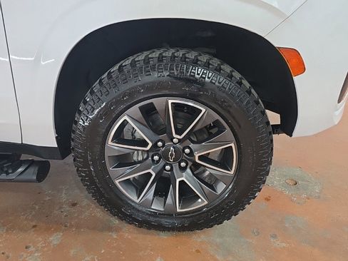 Used 2021 Chevrolet Tahoe Z71 w/ Z71 Signature Package image 9