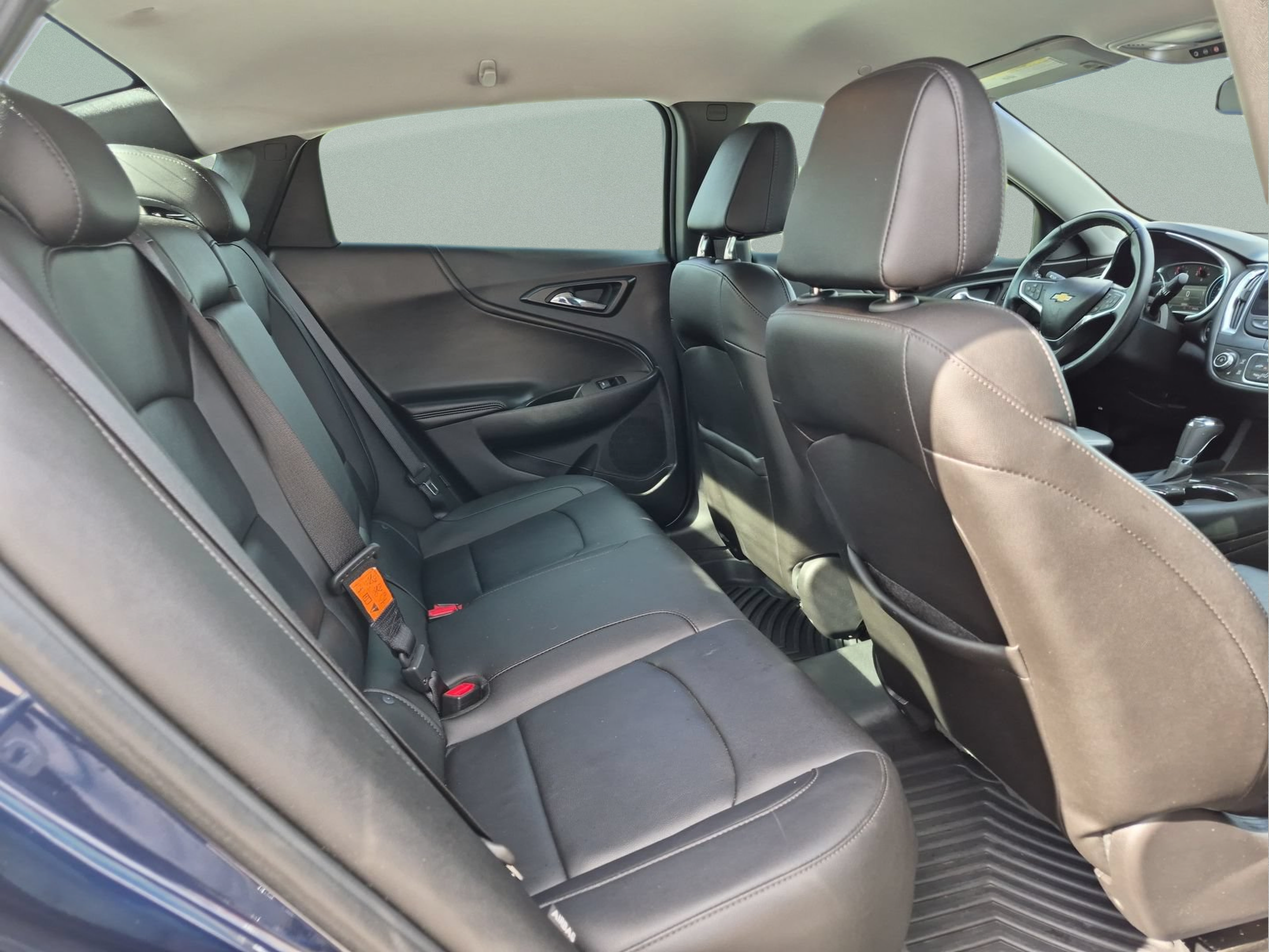 Used 2018 Chevrolet Malibu LT w/ Leather Package FWD image 18