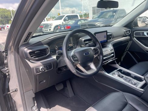 Used 2023 Ford Explorer XLT w/ Equipment Group 202A AWD/4WD image 11