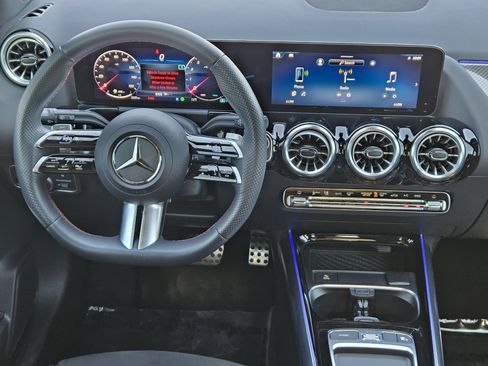 Certified 2025 Mercedes-Benz GLA 250 image 27