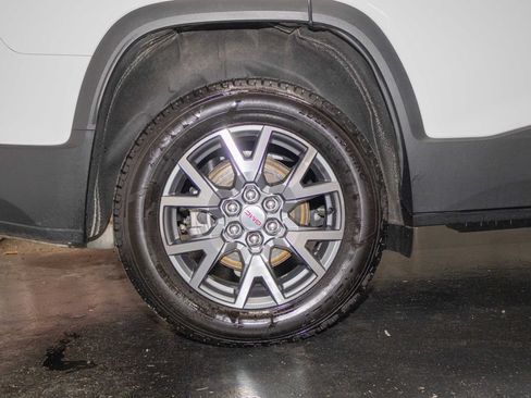 Used 2023 GMC Acadia SLT AWD/4WD image 6