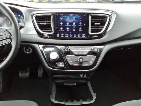 Used 2019 Chrysler Pacifica Touring Plus w/ S Appearance Package FWD image 21
