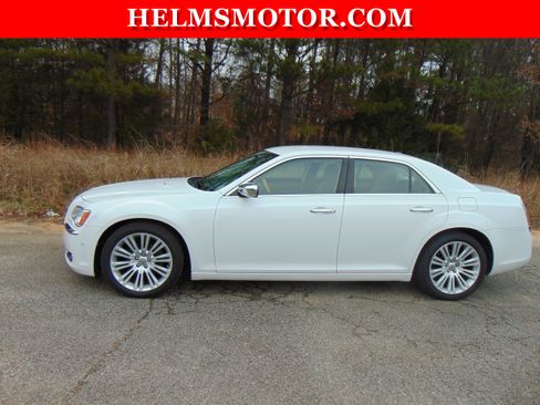 Used 2014 Chrysler 300 C w/ Light Group image 2