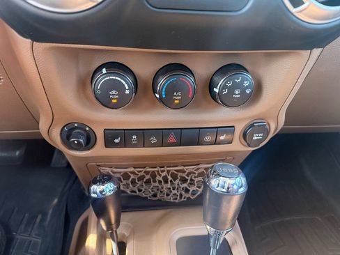 Used 2015 Jeep Wrangler Unlimited Sahara w/ Max Tow Package AWD/4WD image 27
