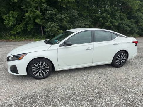Used 2025 Nissan Altima 2.5 SV FWD image 4