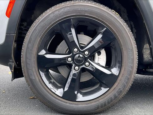 Used 2024 Jeep Grand Cherokee Altitude image 11