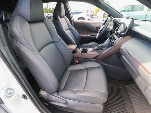 Used 2022 Toyota Venza image 22