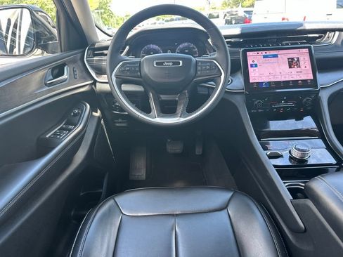 Used 2023 Jeep Grand Cherokee Limited w/ Black Appearance Package AWD/4WD image 19
