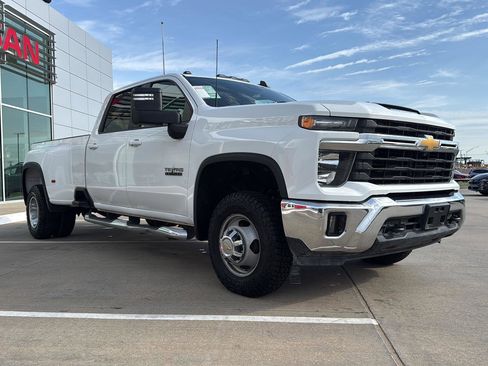 Used 2024 Chevrolet Silverado 3500 LT w/ Texas Edition AWD/4WD image 4