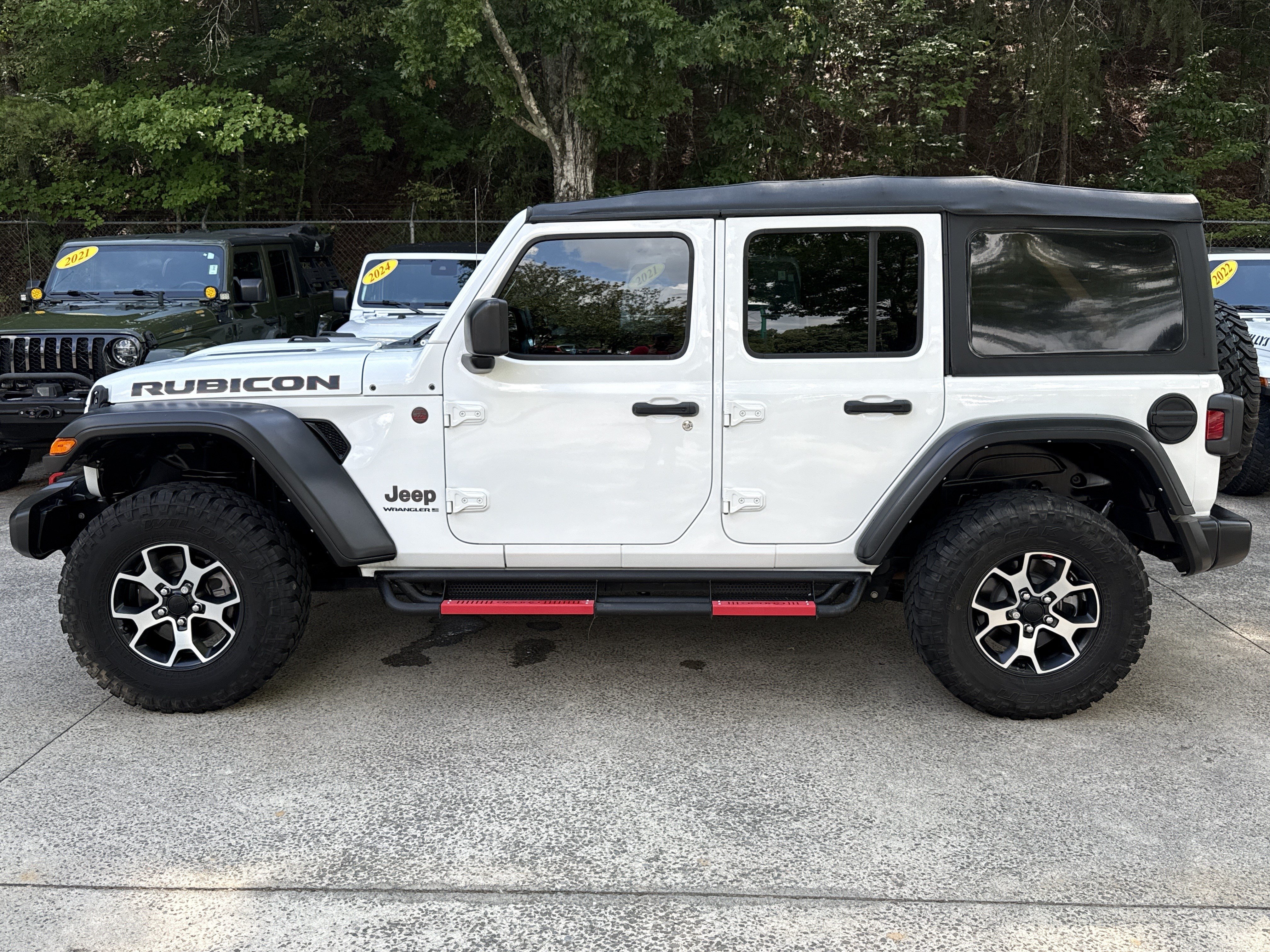 Used 2023 Jeep Wrangler Unlimited Rubicon w/ Cold Weather Group AWD/4WD image 4