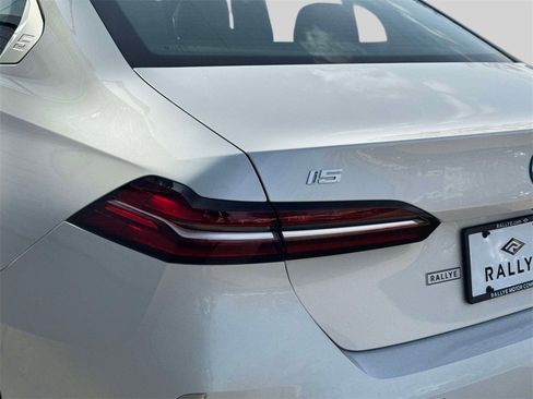 Certified 2025 BMW i5 xDrive40 w/ Premium Package image 10