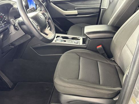 Used 2022 Ford Explorer XLT image 11