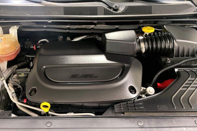 Used 2022 Chrysler Pacifica Touring-L FWD image 10
