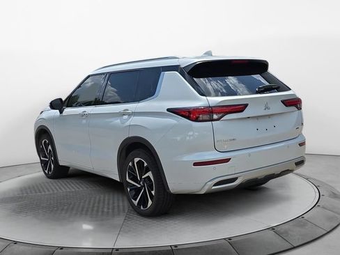 Used 2023 Mitsubishi Outlander SEL FWD image 3