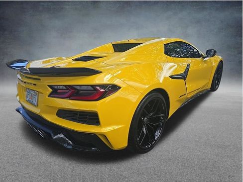 Used 2025 Chevrolet Corvette Z06 RWD image 5