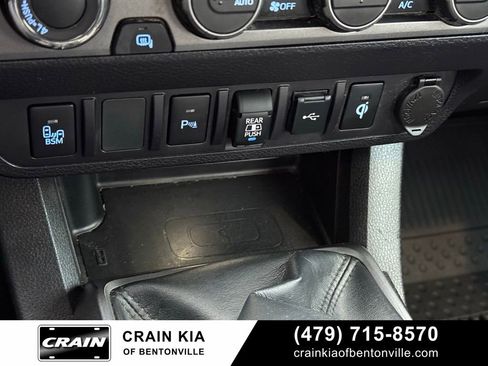 Used 2022 Toyota Tacoma TRD Off-Road w/ TRD Premium Off Road Package AWD/4WD image 20
